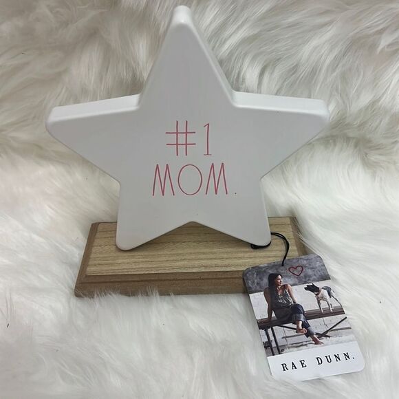 NWT Rae Dunn #1 MOM Star Stand - Picture 2 of 4